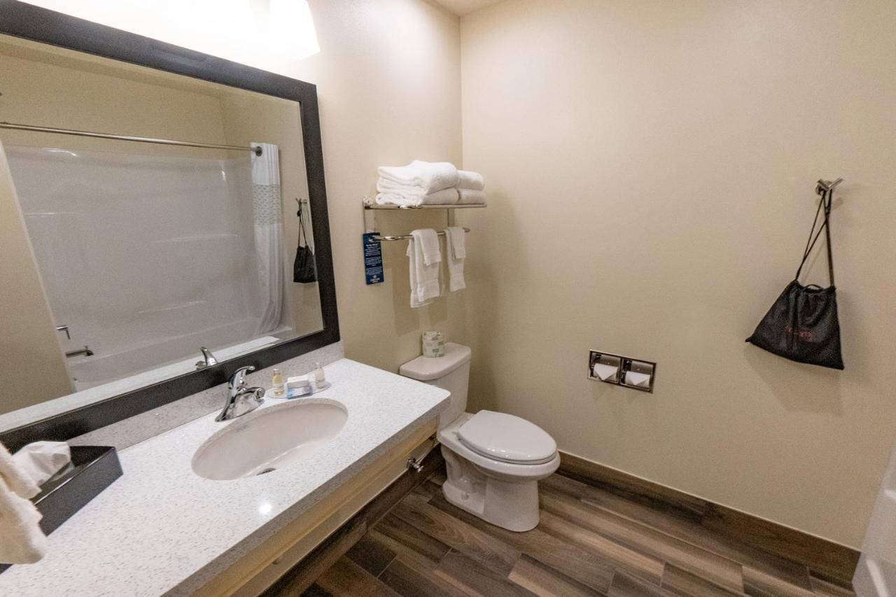 Cobblestone Hotel & Suites-Sheldon Ngoại thất bức ảnh